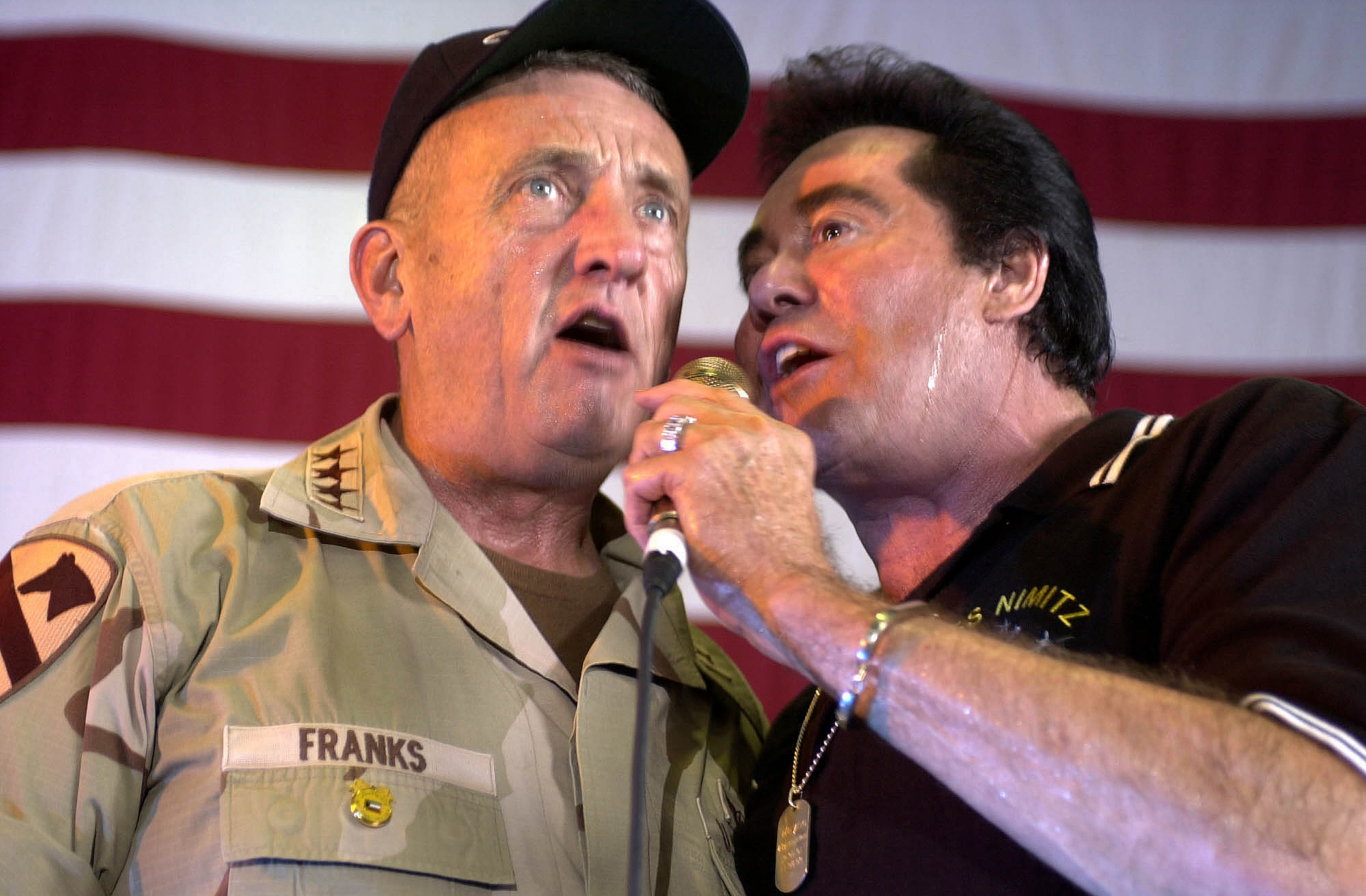 Tommy_Franks_Wayne_Newton.jpg