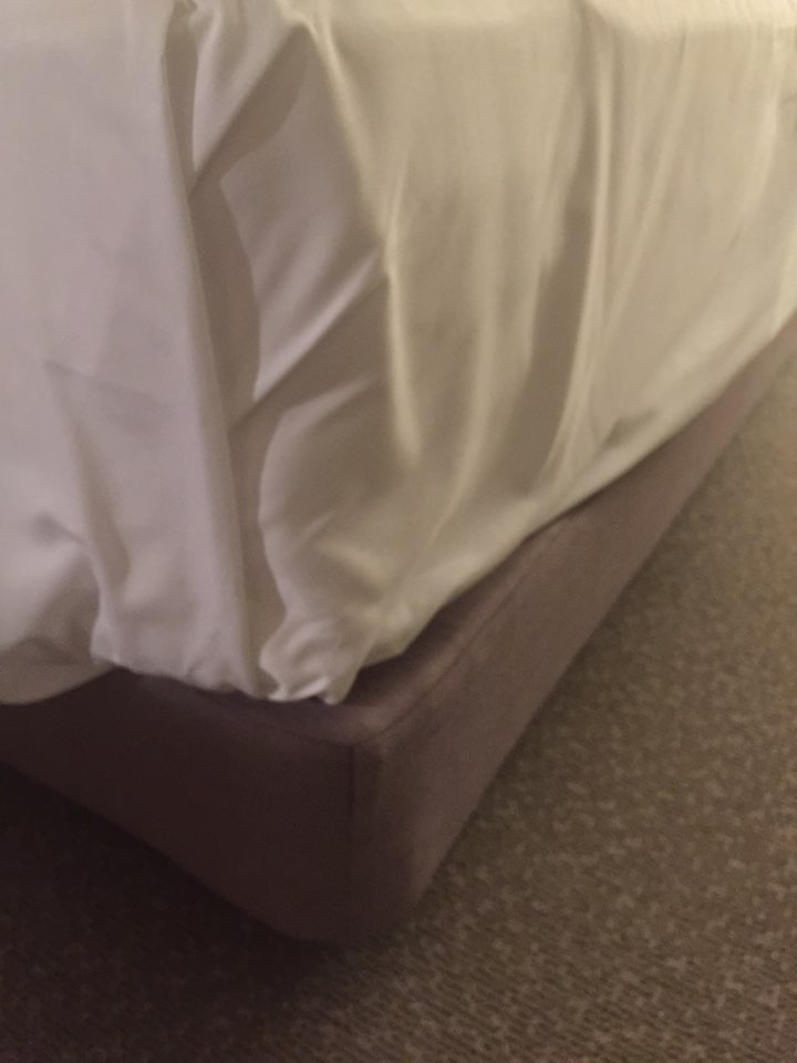 호텔 침대.jpg