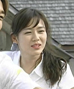 손예진 눈웃음 모음.gif15