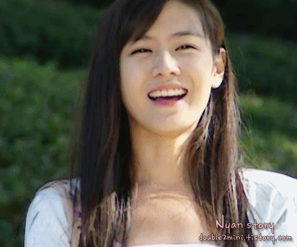 손예진 눈웃음 모음.gif28