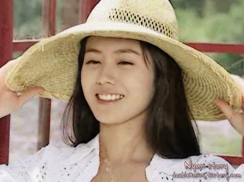 손예진 눈웃음 모음.gif29