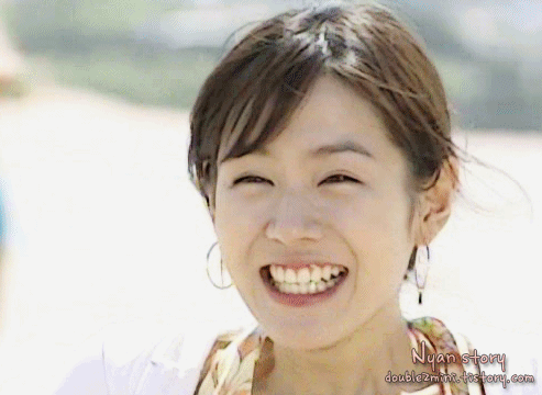 손예진 눈웃음 모음.gif30