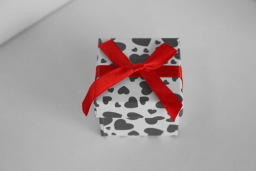 gift-box-636008_960_720.jpg