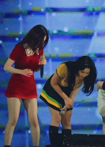 원피스가 짧은 아이린 방어린 (3).gif
